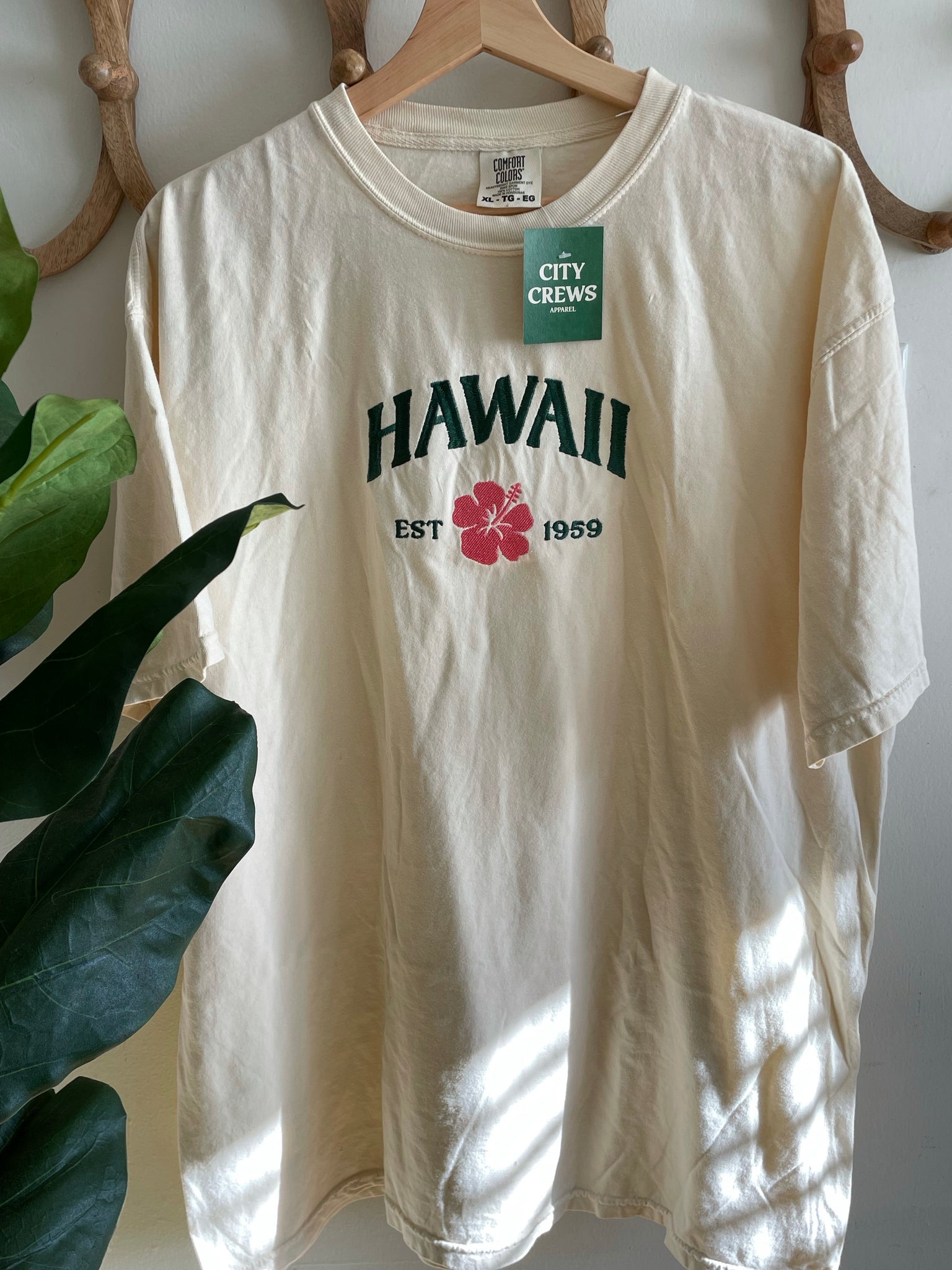 Hawaii FLOWER Embroidered TEE